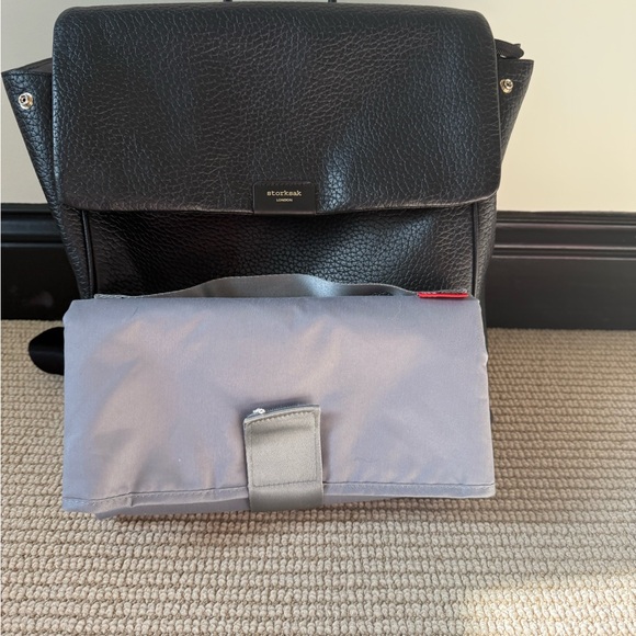 Storksak St. James Leather Diaper Bag - Picture 5 of 6